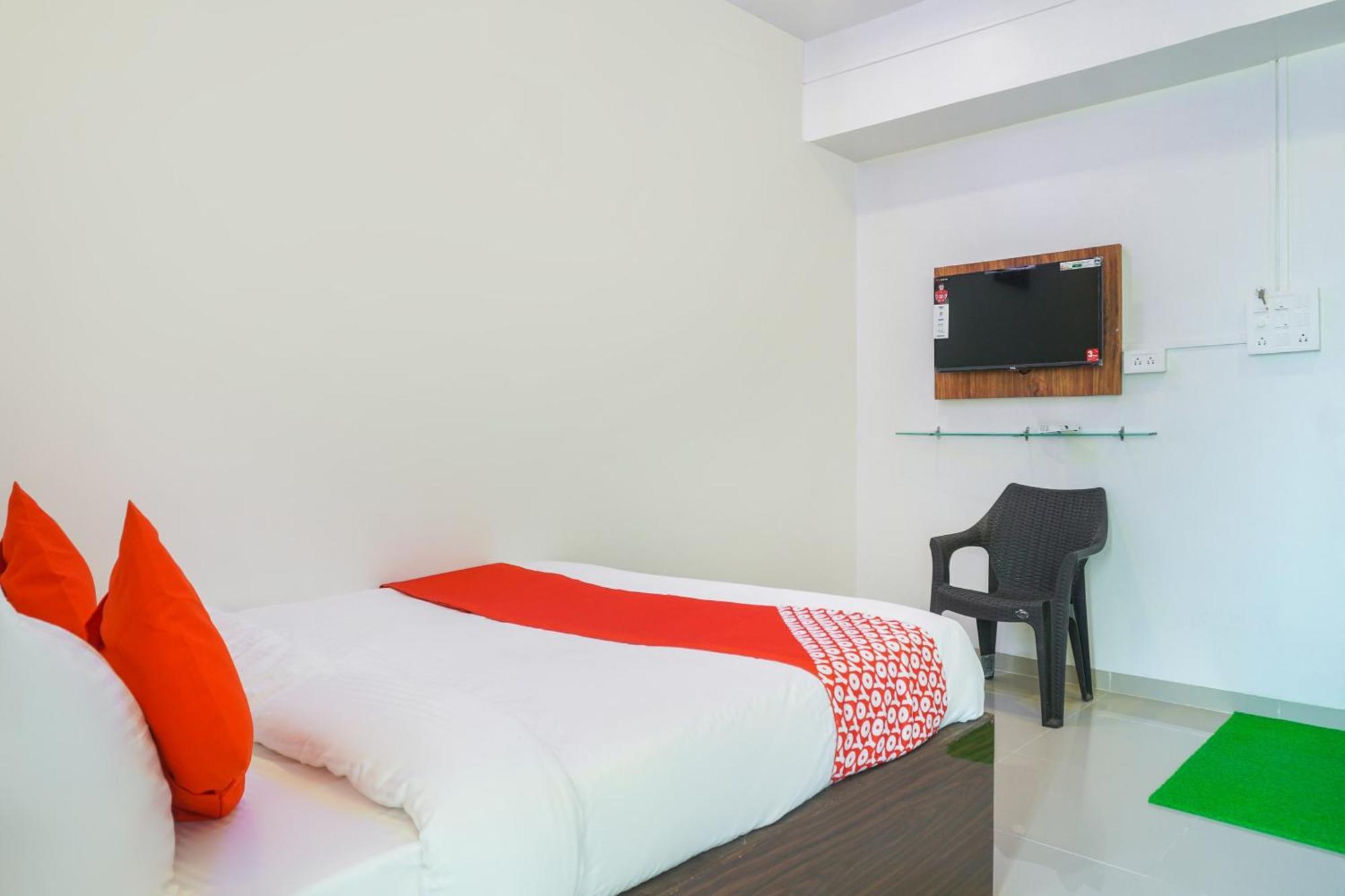 โอโย 46725 นิตยา เอ็กเซกคิวทีฟ Hotel Phursungi ภายนอก รูปภาพ