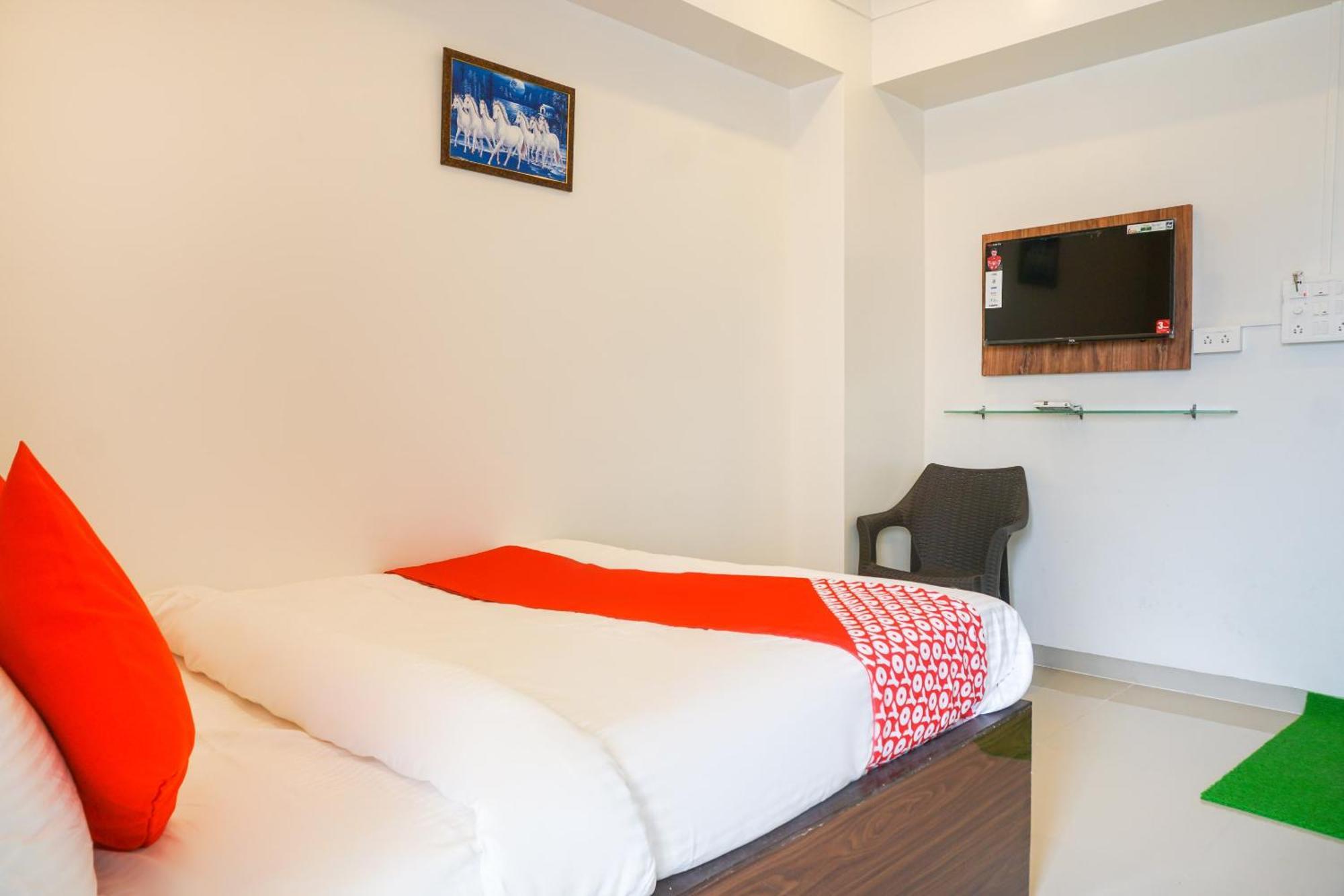 โอโย 46725 นิตยา เอ็กเซกคิวทีฟ Hotel Phursungi ภายนอก รูปภาพ