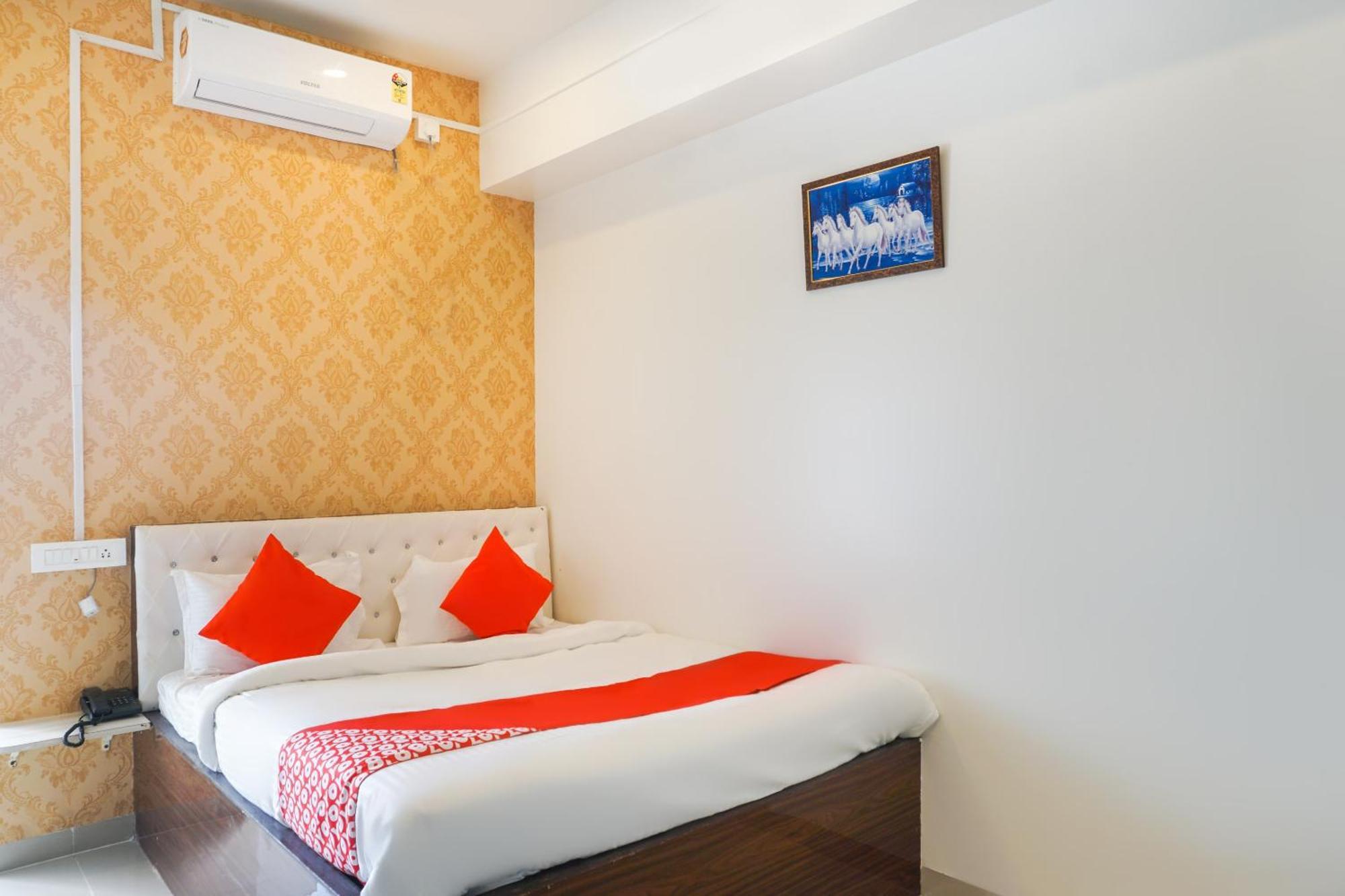 โอโย 46725 นิตยา เอ็กเซกคิวทีฟ Hotel Phursungi ภายนอก รูปภาพ
