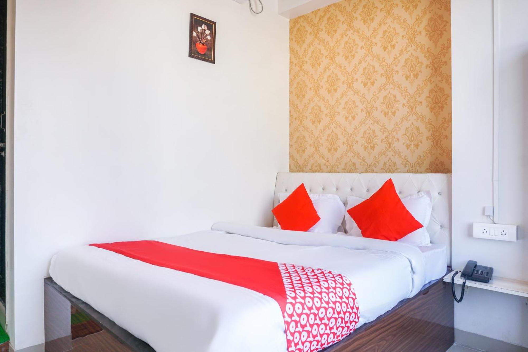 โอโย 46725 นิตยา เอ็กเซกคิวทีฟ Hotel Phursungi ภายนอก รูปภาพ