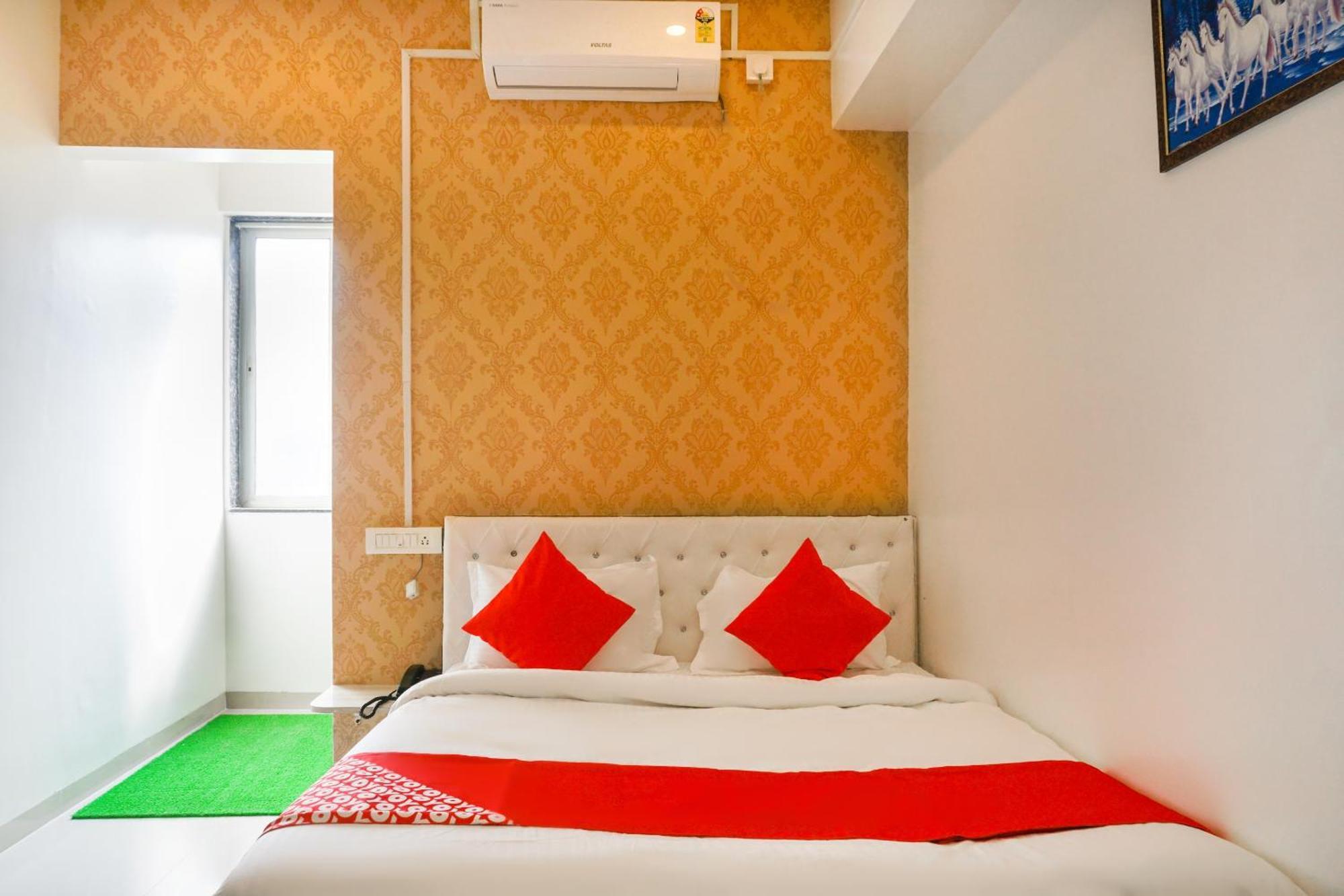 โอโย 46725 นิตยา เอ็กเซกคิวทีฟ Hotel Phursungi ภายนอก รูปภาพ